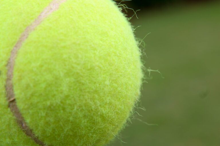 BALLE DE TENNIS JAUNE